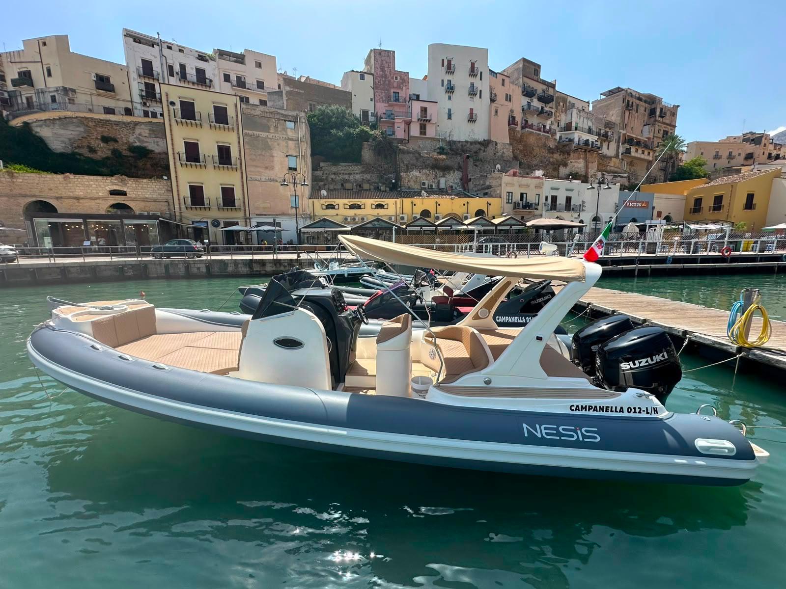 Gommone Kleos Nesis 9.00 a noleggio a Castellammare del Golfo